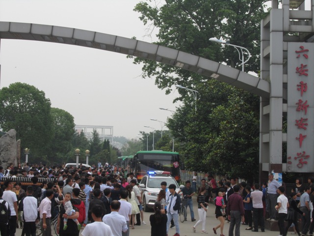 新安中学2016年高考出征 (3).JPG