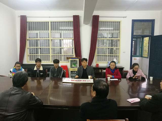 六安市裕安区慈善协会李强会长一行到新安中学开展慈善资助贫困生活动