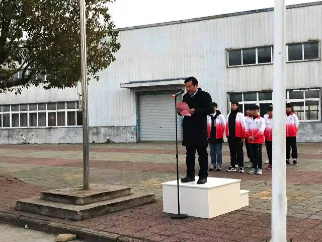 新安中学举行主题升旗仪式01.jpg