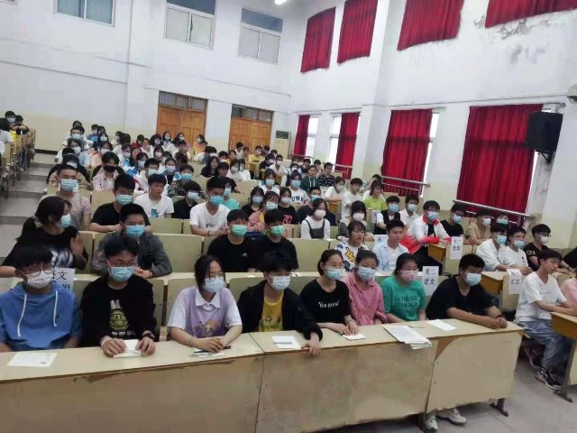 新安中学团委会举行2020—2021学年第二学期表彰大会01.jpg