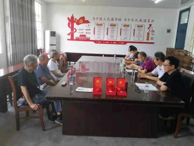 新安中学党总支举行“光荣在党50年”03 新安中学党总支举行“光荣在党50年”03.jpg
